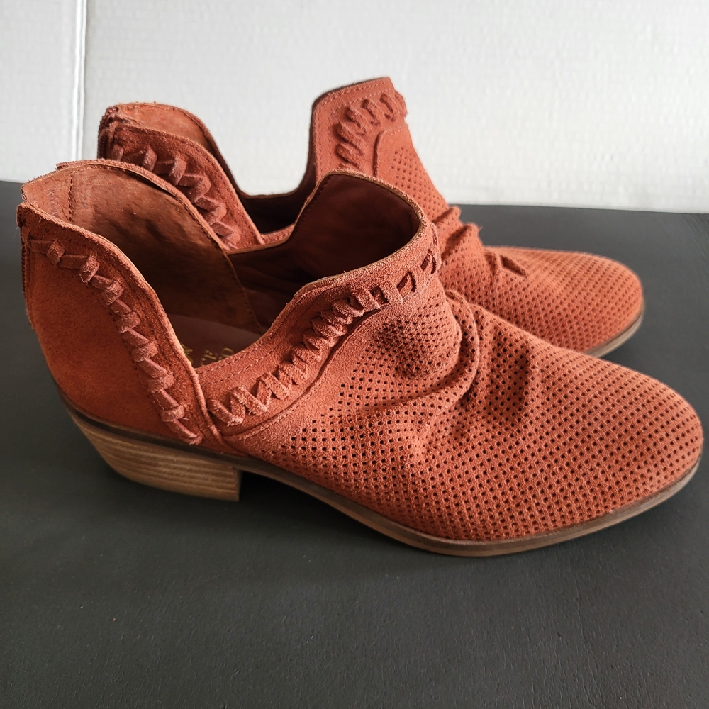 Vince Camuto Women's Rust Ankle Booties